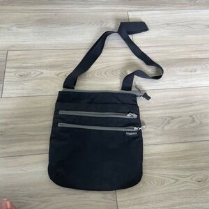 Baggallini Comrade Black 3 Zip Adjustable Strap Crossbody Bag‎